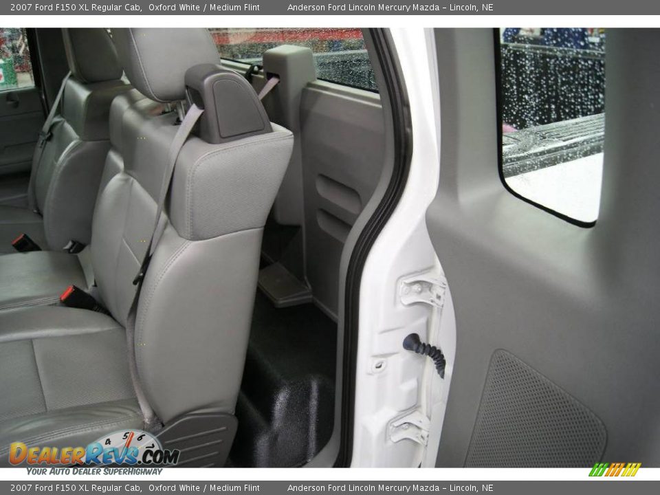 2007 Ford F150 XL Regular Cab Oxford White / Medium Flint Photo #16