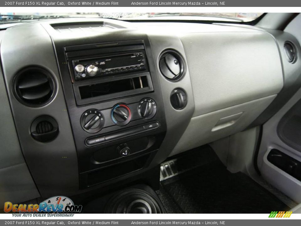 2007 Ford F150 XL Regular Cab Oxford White / Medium Flint Photo #18