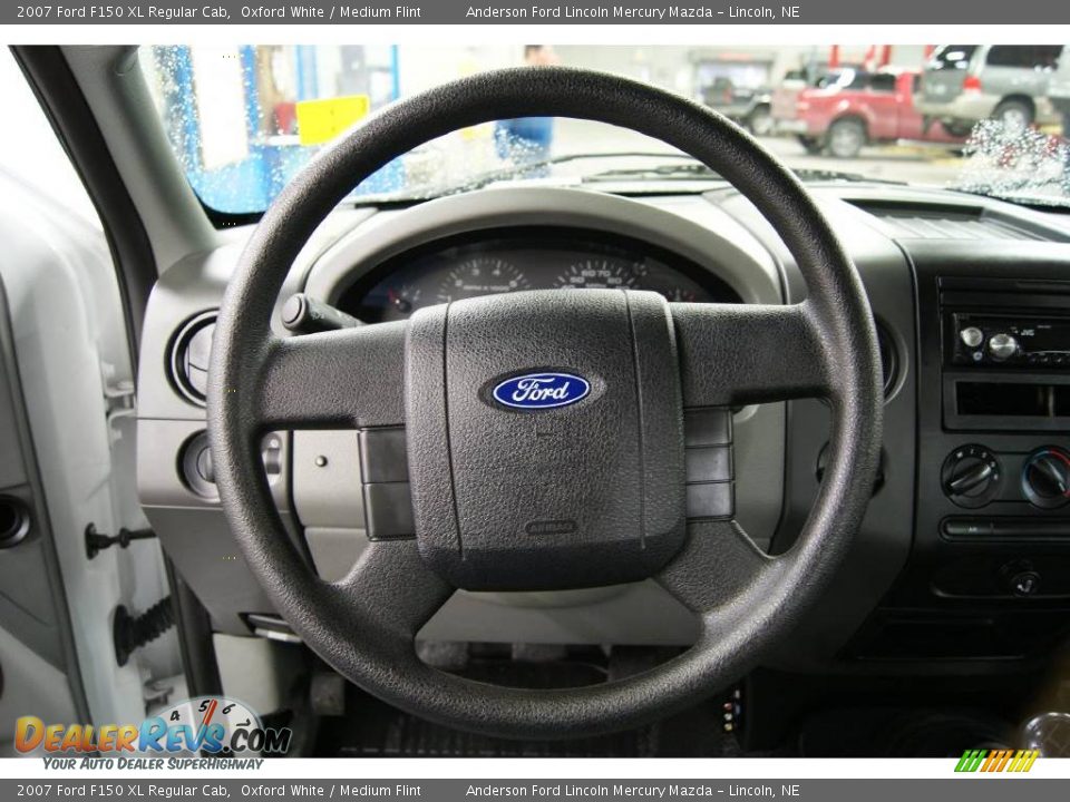 2007 Ford F150 XL Regular Cab Oxford White / Medium Flint Photo #20