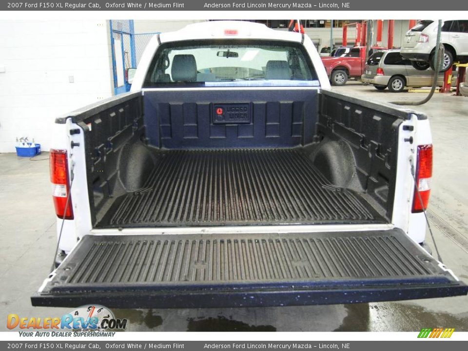2007 Ford F150 XL Regular Cab Oxford White / Medium Flint Photo #23
