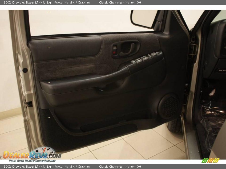 2002 Chevrolet Blazer LS 4x4 Light Pewter Metallic / Graphite Photo #7