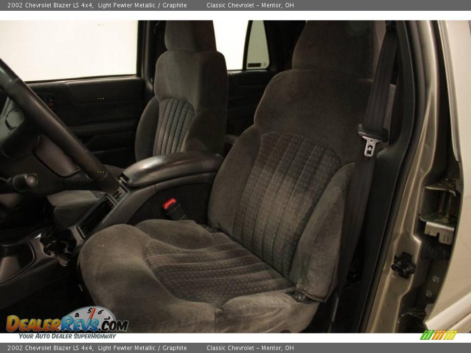 2002 Chevrolet Blazer LS 4x4 Light Pewter Metallic / Graphite Photo #8