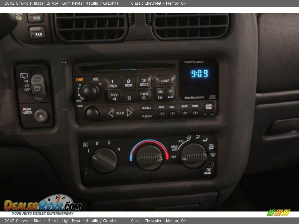 2002 Chevrolet Blazer LS 4x4 Light Pewter Metallic / Graphite Photo #11
