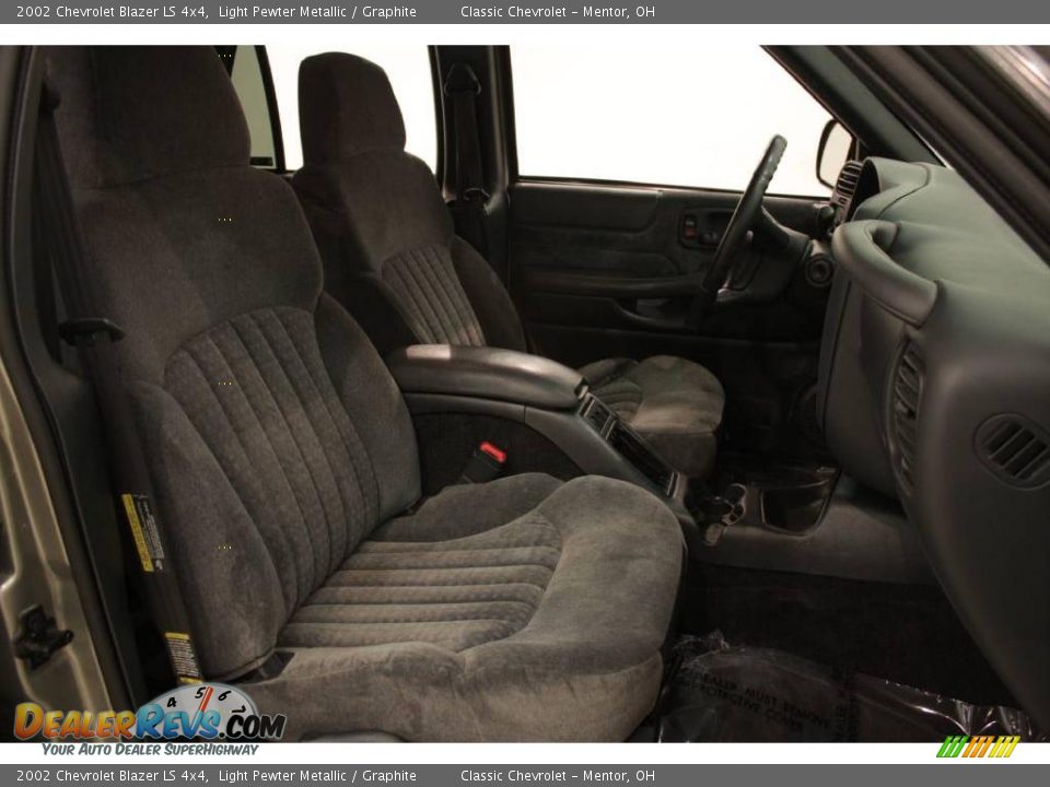 2002 Chevrolet Blazer LS 4x4 Light Pewter Metallic / Graphite Photo #13