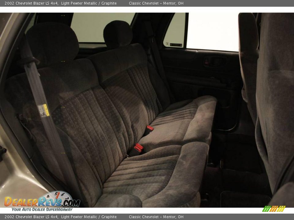 2002 Chevrolet Blazer LS 4x4 Light Pewter Metallic / Graphite Photo #14