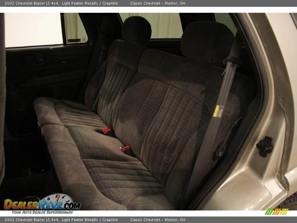 2002 Chevrolet Blazer LS 4x4 Light Pewter Metallic / Graphite Photo #15