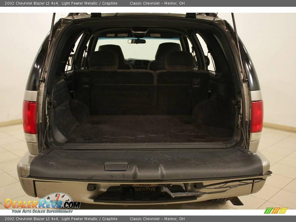 2002 Chevrolet Blazer LS 4x4 Light Pewter Metallic / Graphite Photo #16
