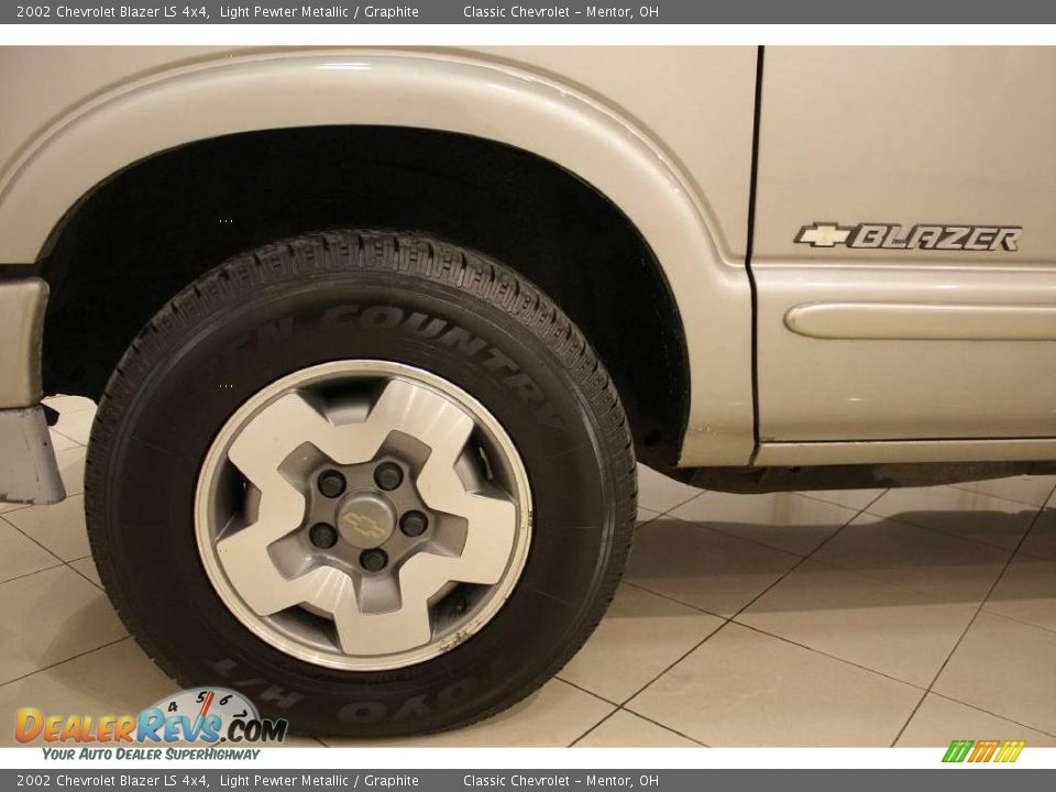 2002 Chevrolet Blazer LS 4x4 Light Pewter Metallic / Graphite Photo #18