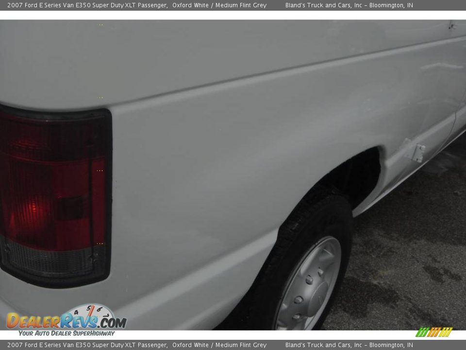 2007 Ford E Series Van E350 Super Duty XLT Passenger Oxford White / Medium Flint Grey Photo #9