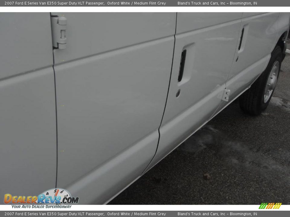 2007 Ford E Series Van E350 Super Duty XLT Passenger Oxford White / Medium Flint Grey Photo #10