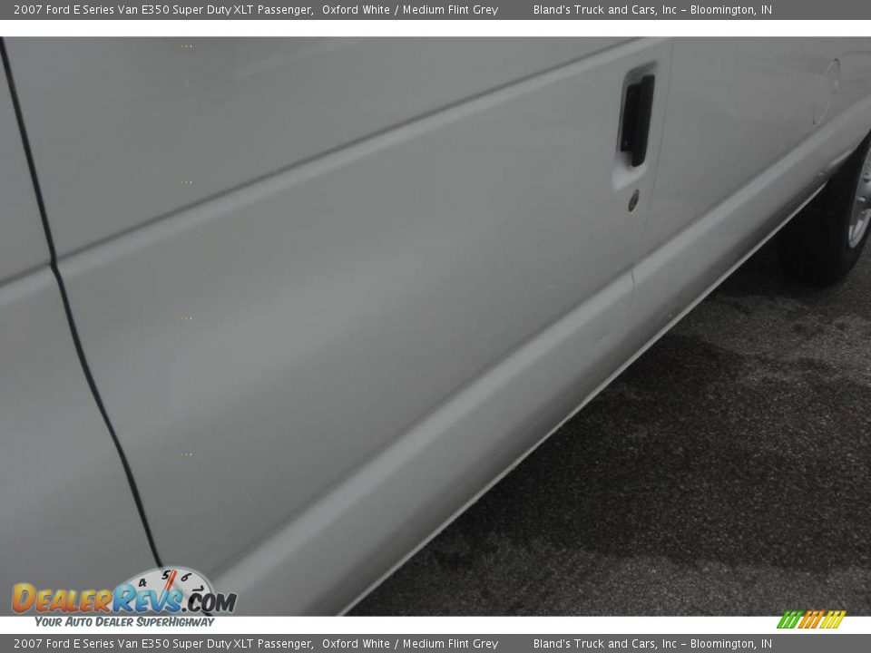 2007 Ford E Series Van E350 Super Duty XLT Passenger Oxford White / Medium Flint Grey Photo #14