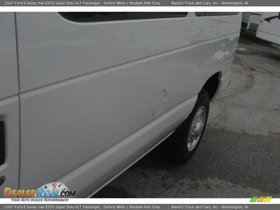 2007 Ford E Series Van E350 Super Duty XLT Passenger Oxford White / Medium Flint Grey Photo #15