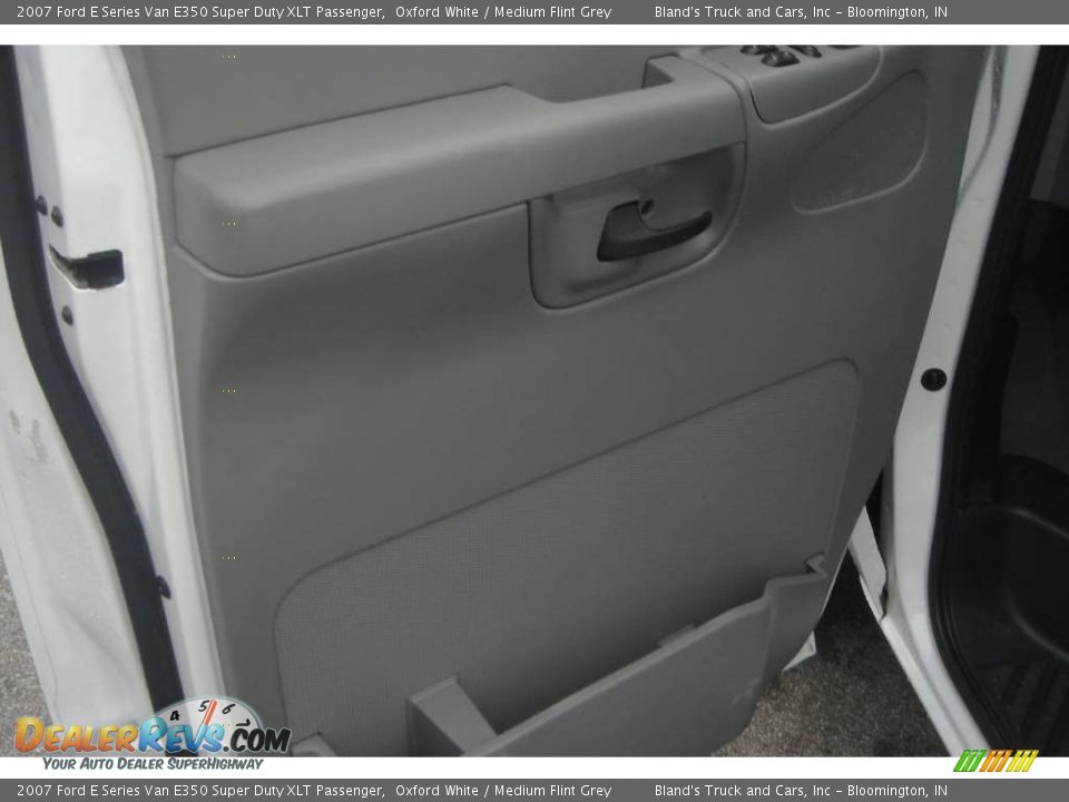 2007 Ford E Series Van E350 Super Duty XLT Passenger Oxford White / Medium Flint Grey Photo #17