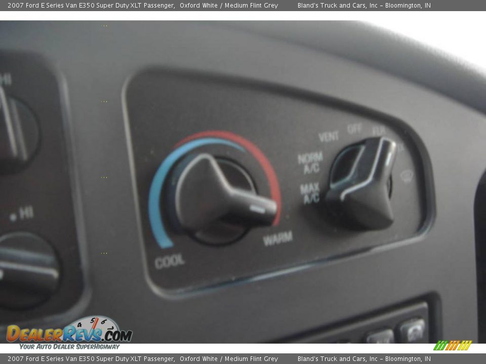 2007 Ford E Series Van E350 Super Duty XLT Passenger Oxford White / Medium Flint Grey Photo #24