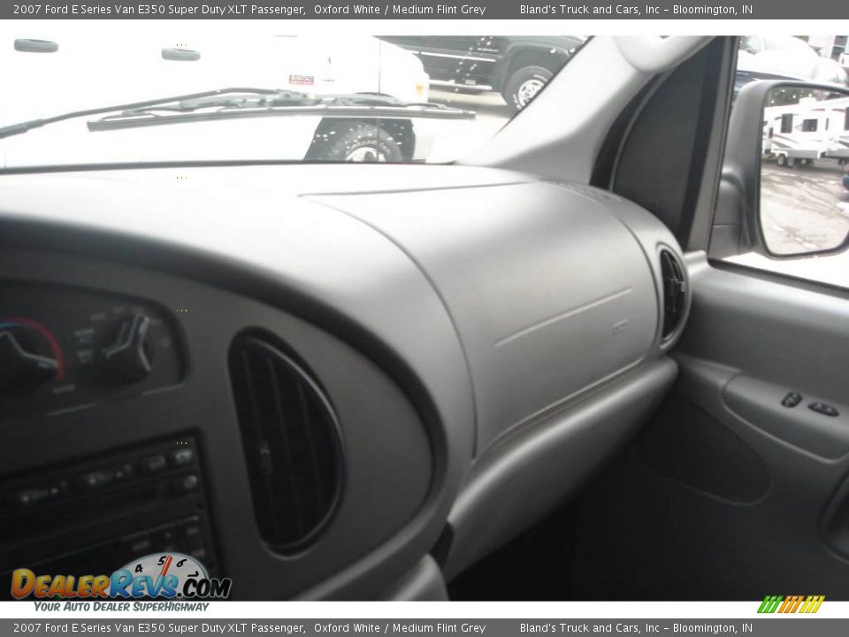 2007 Ford E Series Van E350 Super Duty XLT Passenger Oxford White / Medium Flint Grey Photo #27