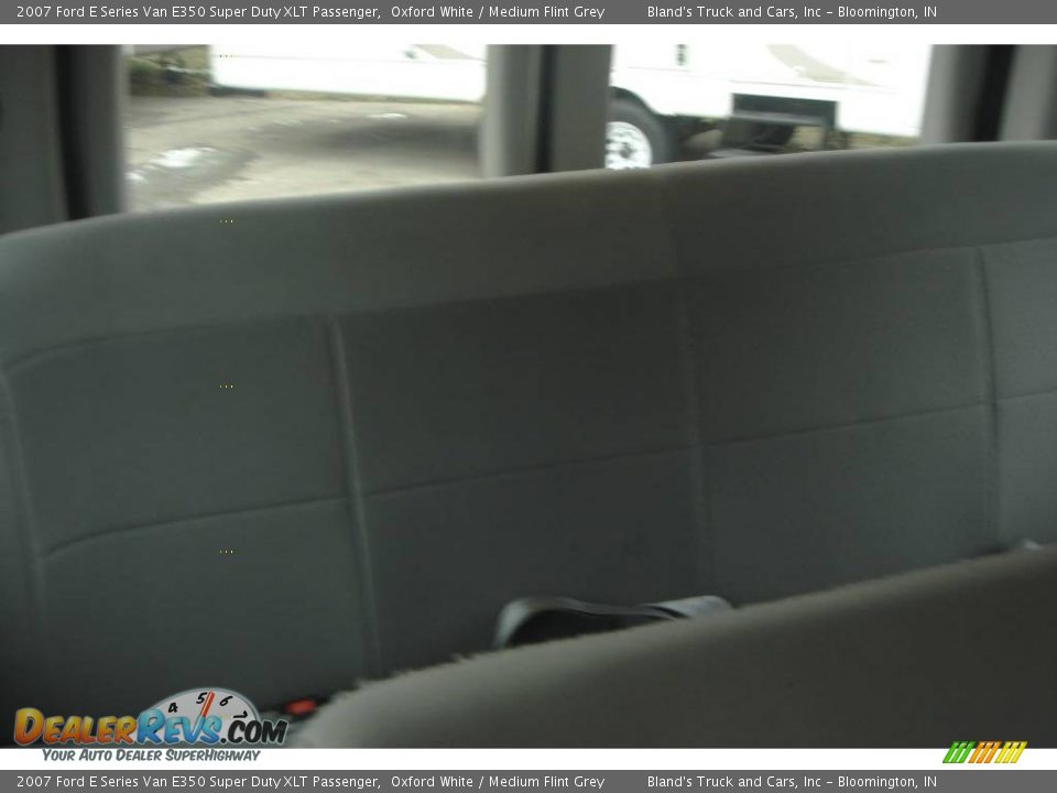 2007 Ford E Series Van E350 Super Duty XLT Passenger Oxford White / Medium Flint Grey Photo #30