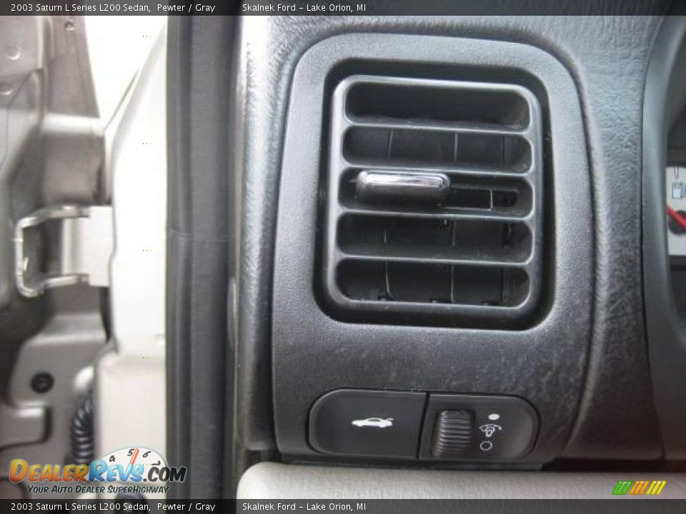 2003 Saturn L Series L200 Sedan Pewter / Gray Photo #24