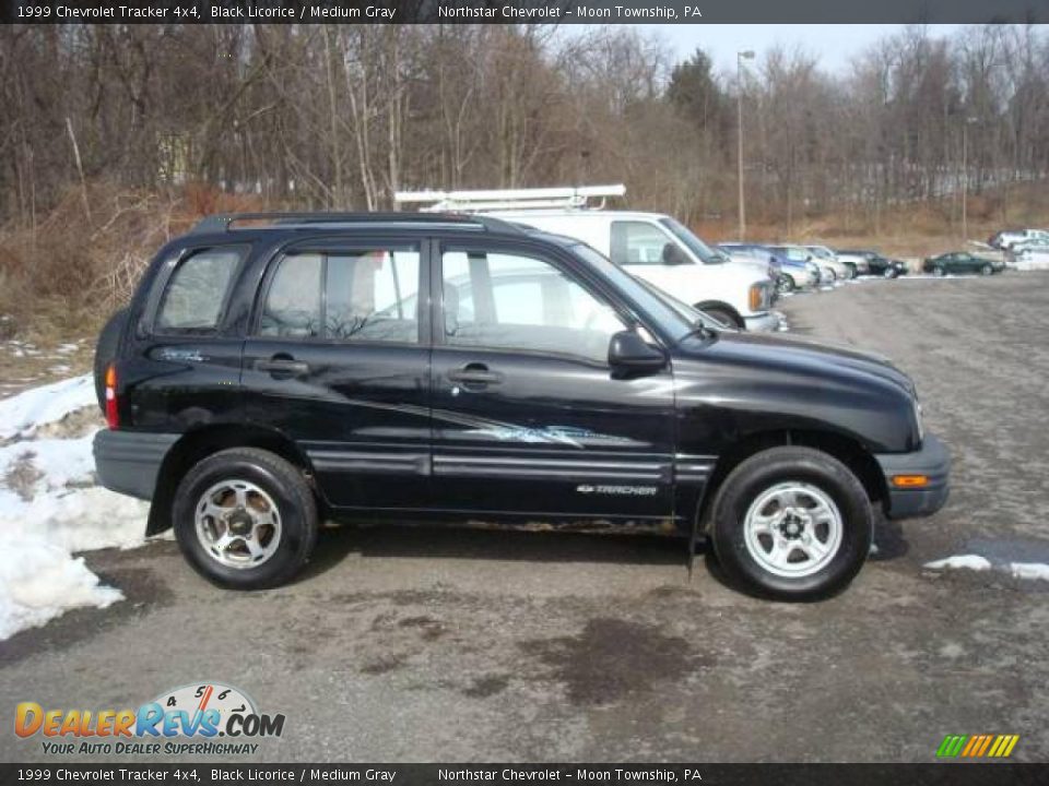 1999 Chevrolet Tracker 4x4 Black Licorice / Medium Gray Photo #2