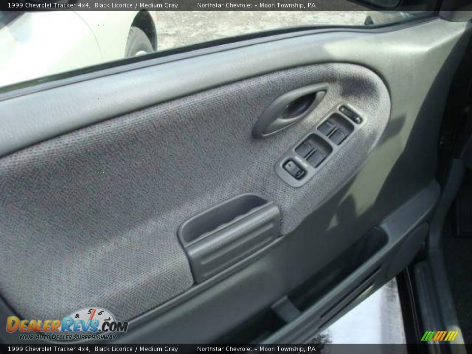 1999 Chevrolet Tracker 4x4 Black Licorice / Medium Gray Photo #7