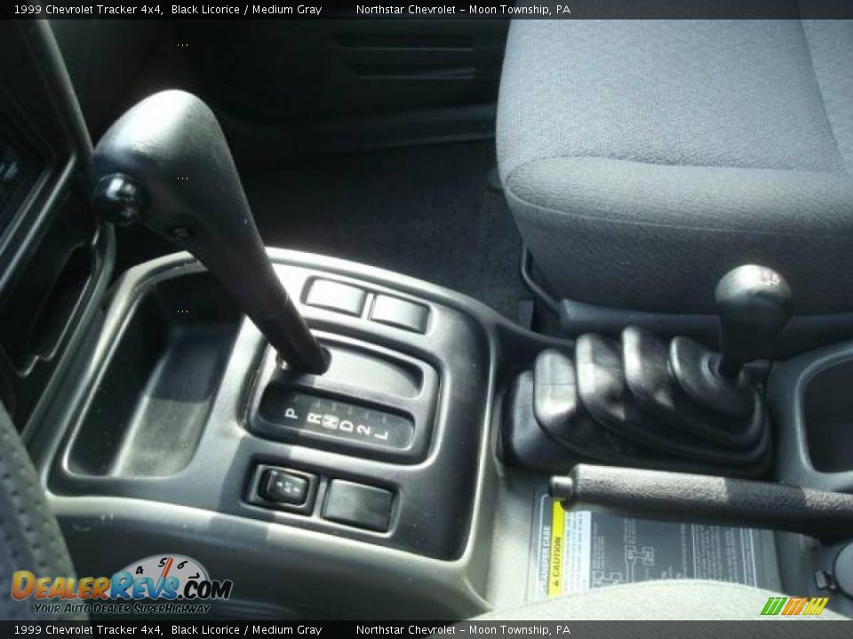 1999 Chevrolet Tracker 4x4 Black Licorice / Medium Gray Photo #8