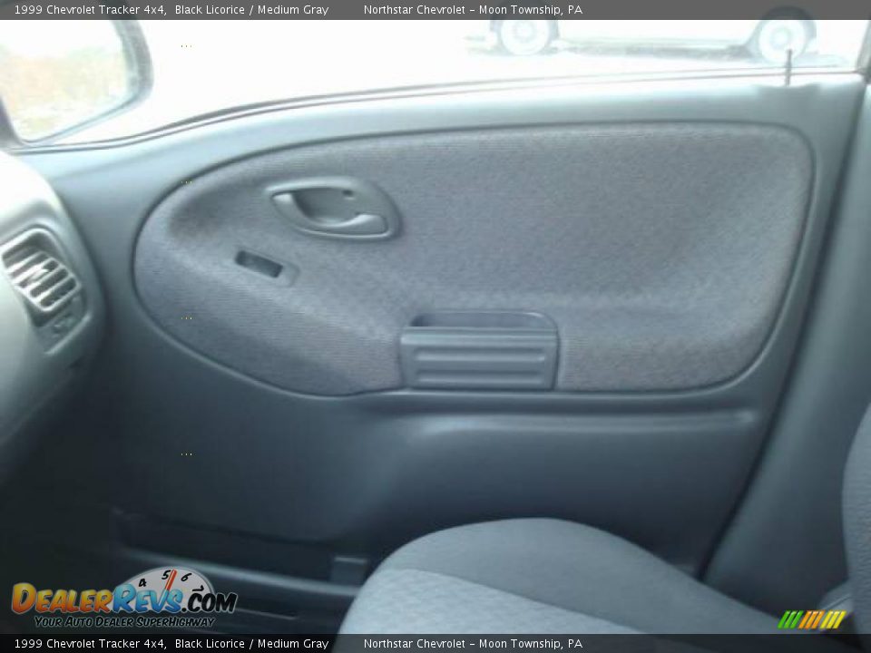 1999 Chevrolet Tracker 4x4 Black Licorice / Medium Gray Photo #9