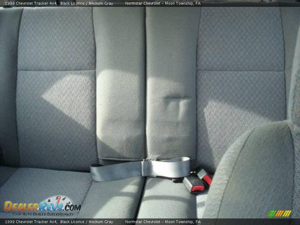1999 Chevrolet Tracker 4x4 Black Licorice / Medium Gray Photo #11
