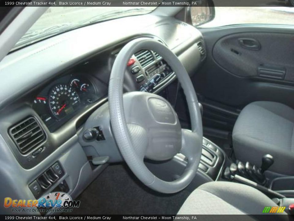 1999 Chevrolet Tracker 4x4 Black Licorice / Medium Gray Photo #12