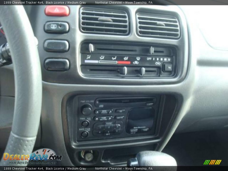 1999 Chevrolet Tracker 4x4 Black Licorice / Medium Gray Photo #13