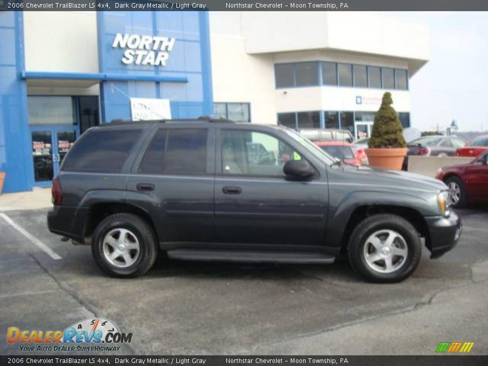 2006 Chevrolet TrailBlazer LS 4x4 Dark Gray Metallic / Light Gray Photo #2