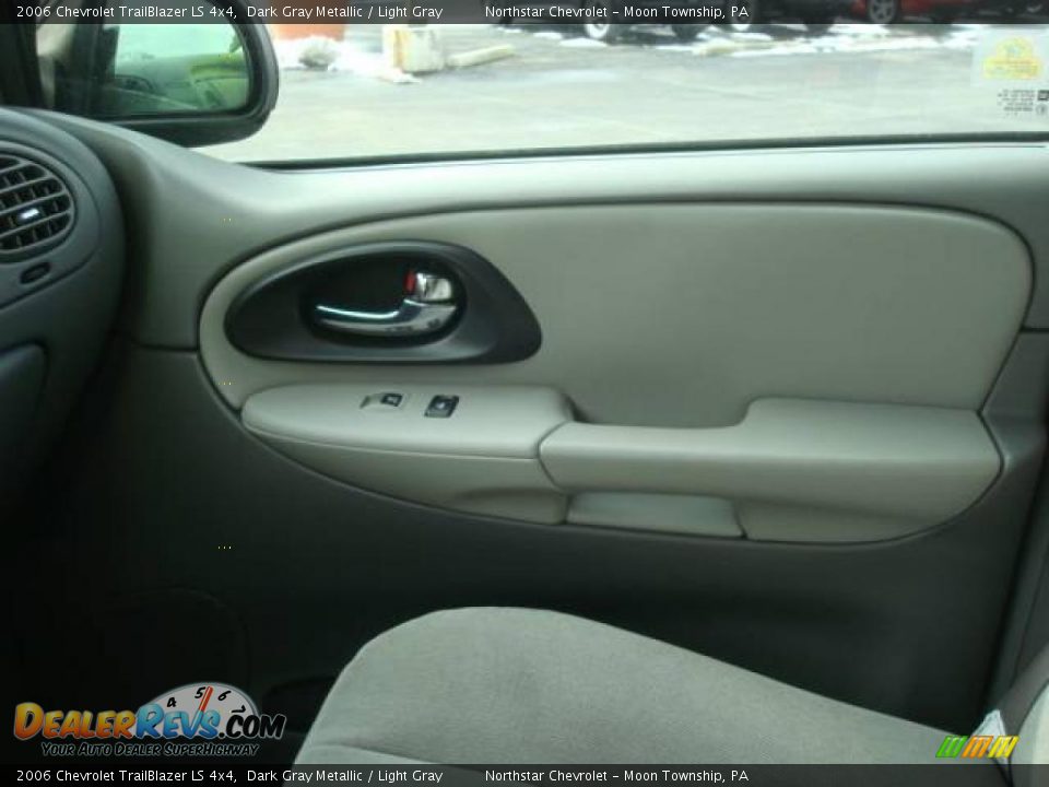 2006 Chevrolet TrailBlazer LS 4x4 Dark Gray Metallic / Light Gray Photo #17