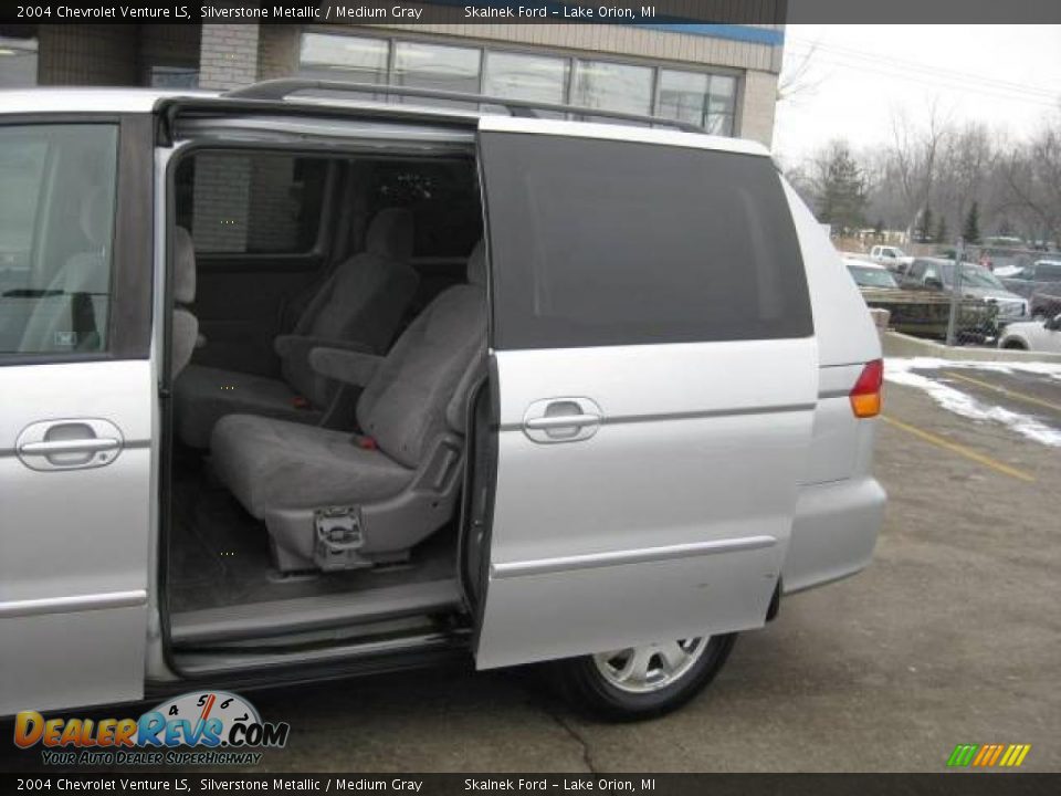2004 Chevrolet Venture LS Silverstone Metallic / Medium Gray Photo #13