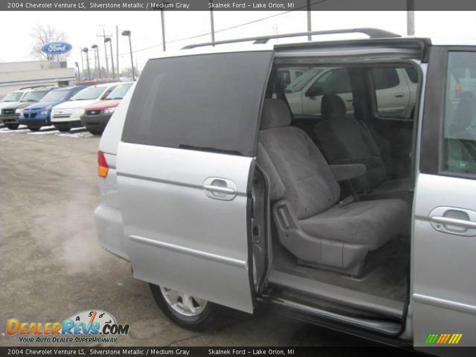 2004 Chevrolet Venture LS Silverstone Metallic / Medium Gray Photo #14