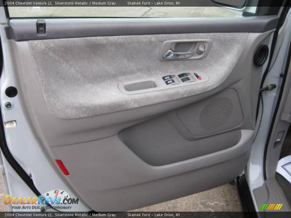 2004 Chevrolet Venture LS Silverstone Metallic / Medium Gray Photo #28