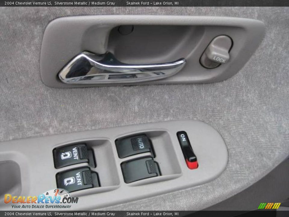 2004 Chevrolet Venture LS Silverstone Metallic / Medium Gray Photo #29