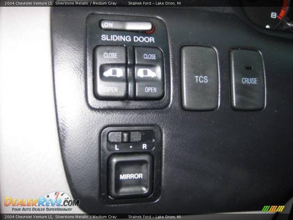 2004 Chevrolet Venture LS Silverstone Metallic / Medium Gray Photo #31