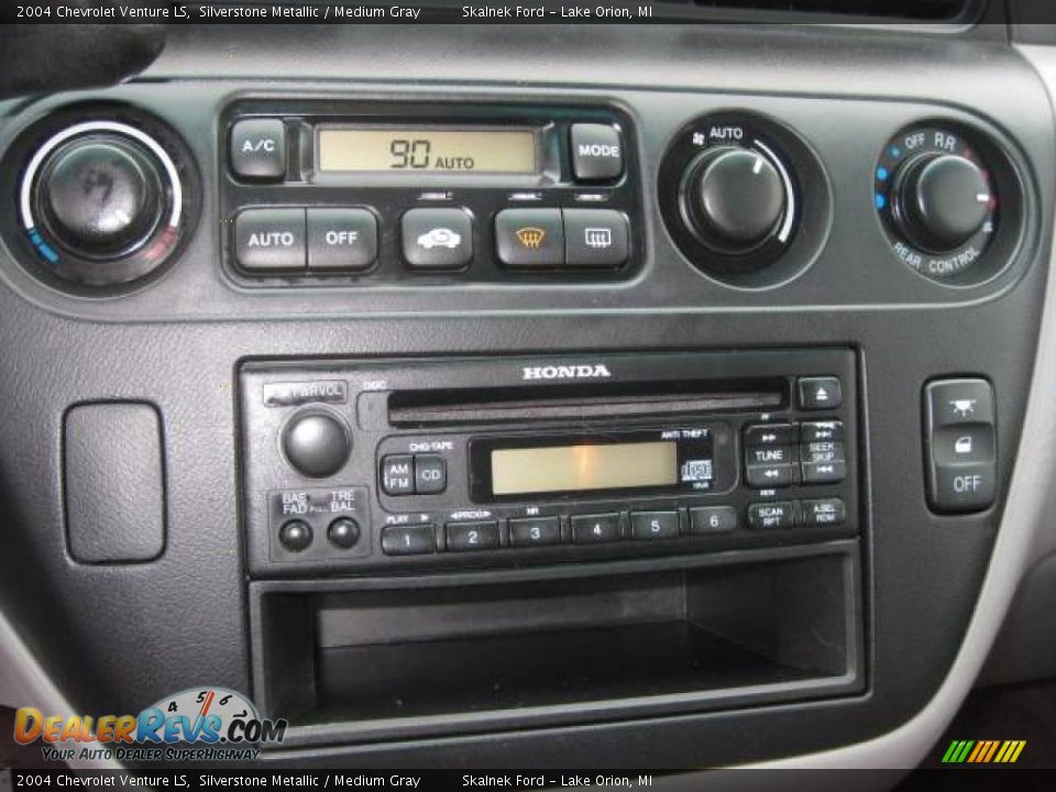 2004 Chevrolet Venture LS Silverstone Metallic / Medium Gray Photo #35