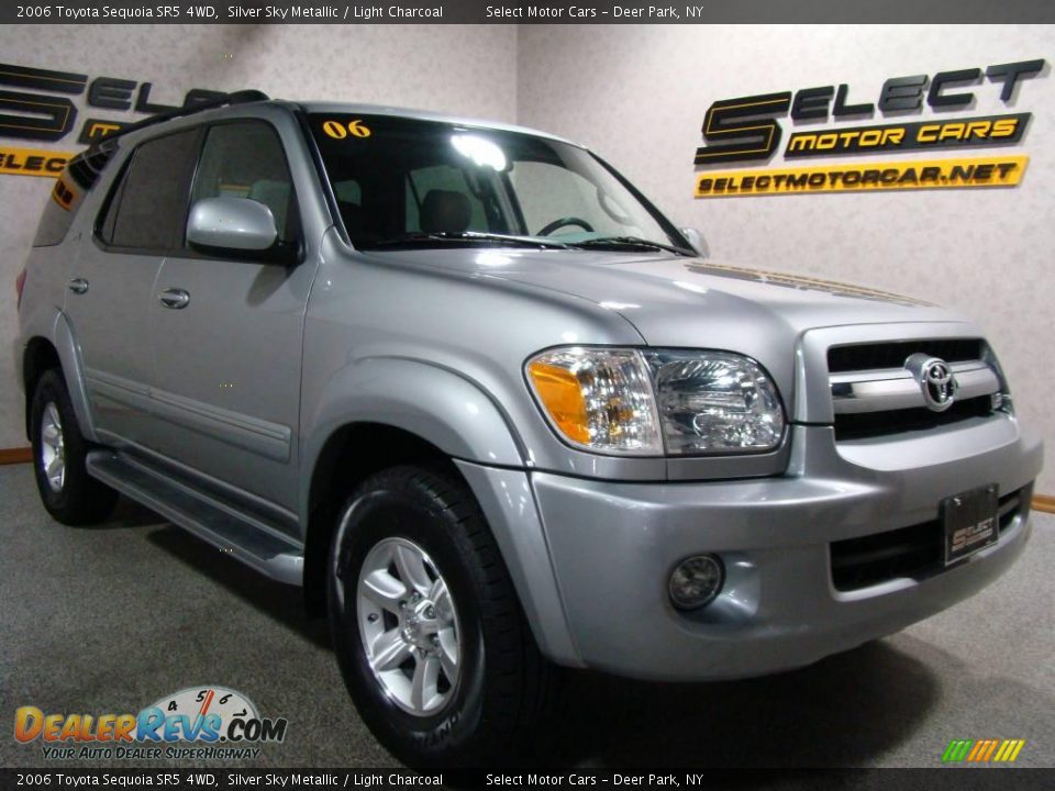 2006 Toyota Sequoia SR5 4WD Silver Sky Metallic / Light Charcoal Photo #3
