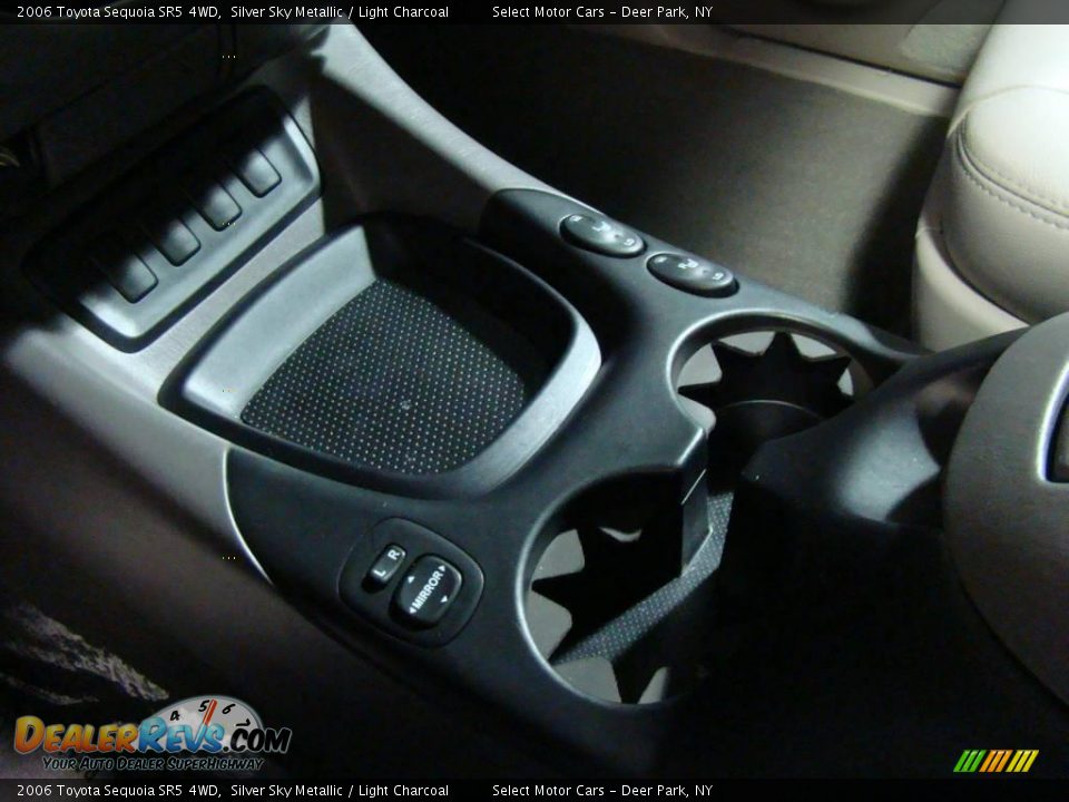 2006 Toyota Sequoia SR5 4WD Silver Sky Metallic / Light Charcoal Photo #10