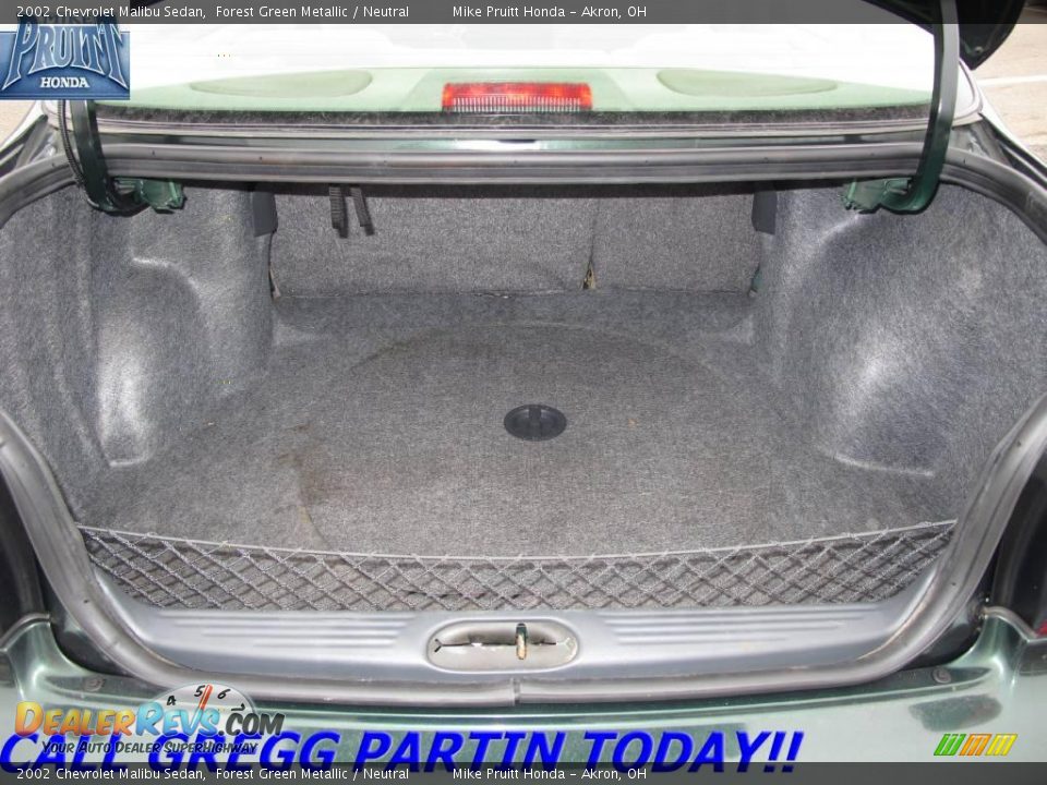2002 Chevrolet Malibu Sedan Forest Green Metallic / Neutral Photo #9