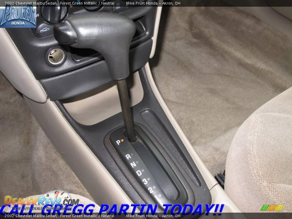 2002 Chevrolet Malibu Sedan Forest Green Metallic / Neutral Photo #20