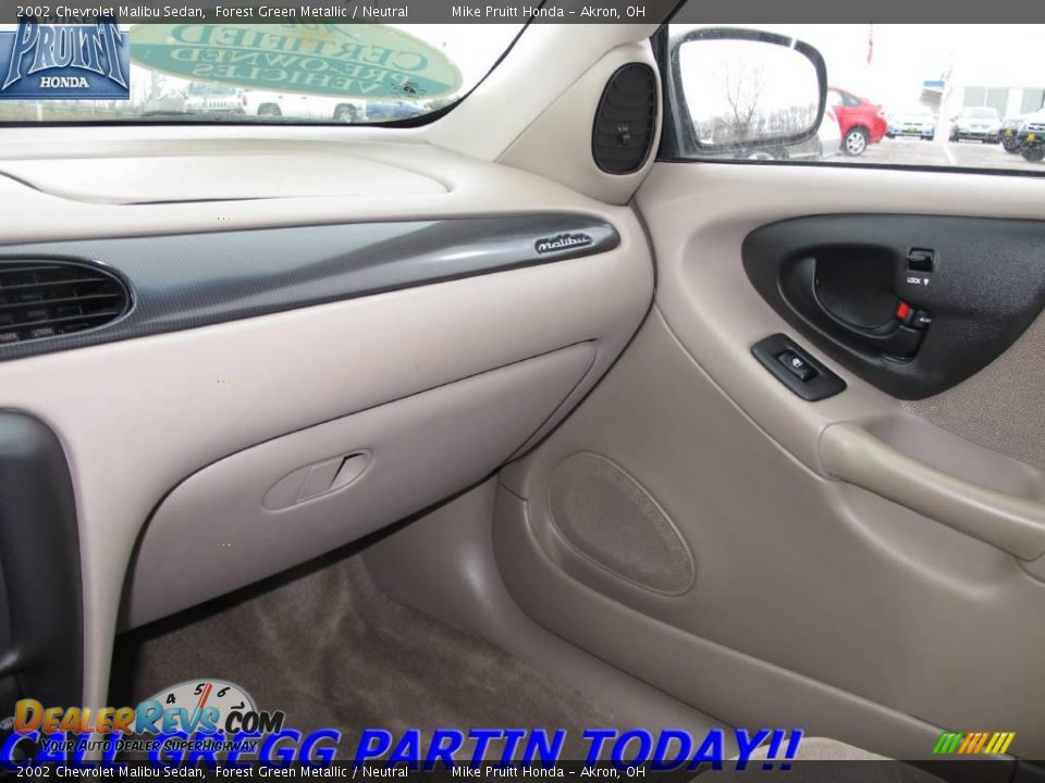 2002 Chevrolet Malibu Sedan Forest Green Metallic / Neutral Photo #21