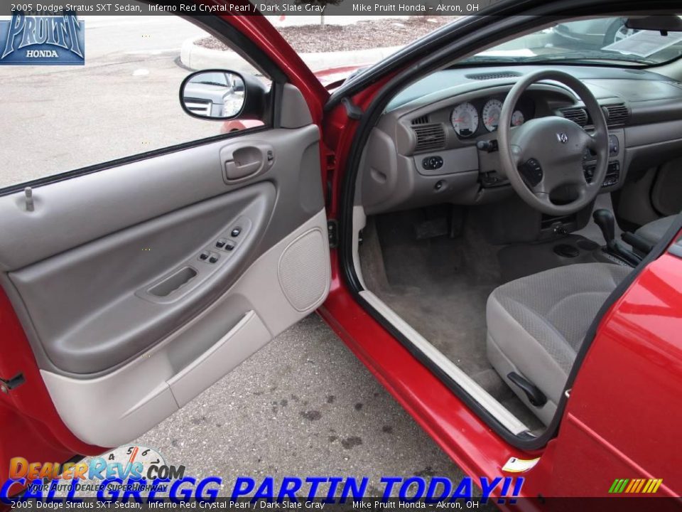2005 Dodge Stratus SXT Sedan Inferno Red Crystal Pearl / Dark Slate Gray Photo #10