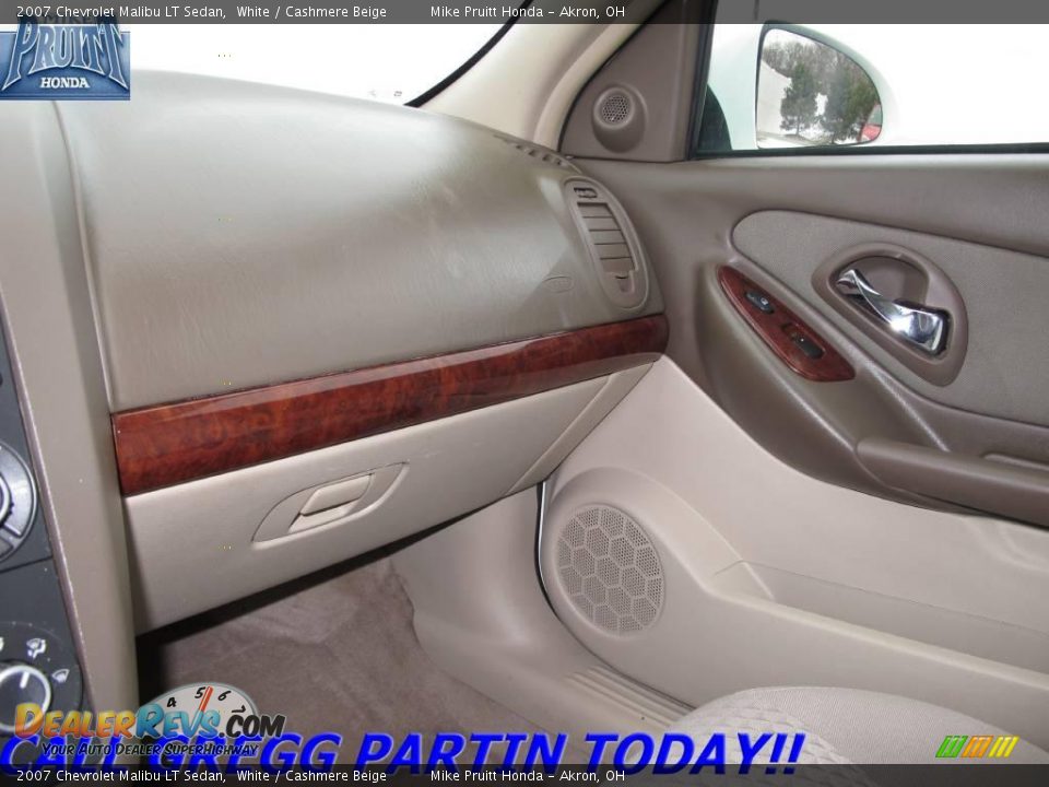 2007 Chevrolet Malibu LT Sedan White / Cashmere Beige Photo #22