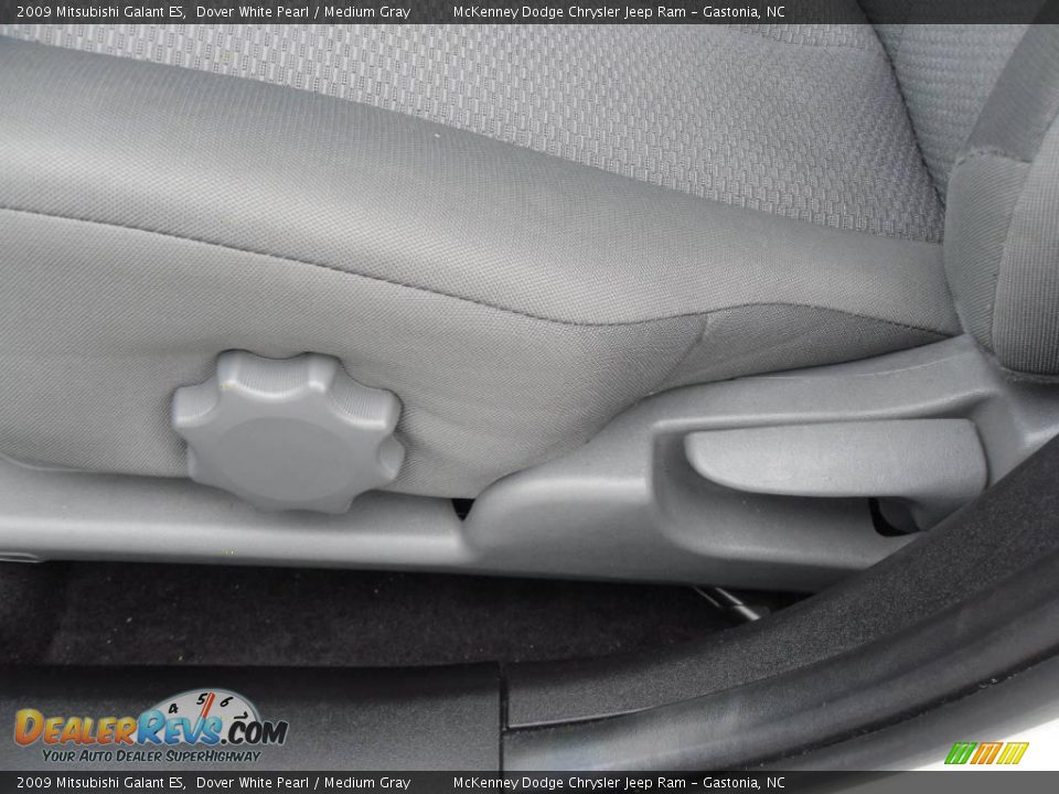 2009 Mitsubishi Galant ES Dover White Pearl / Medium Gray Photo #8