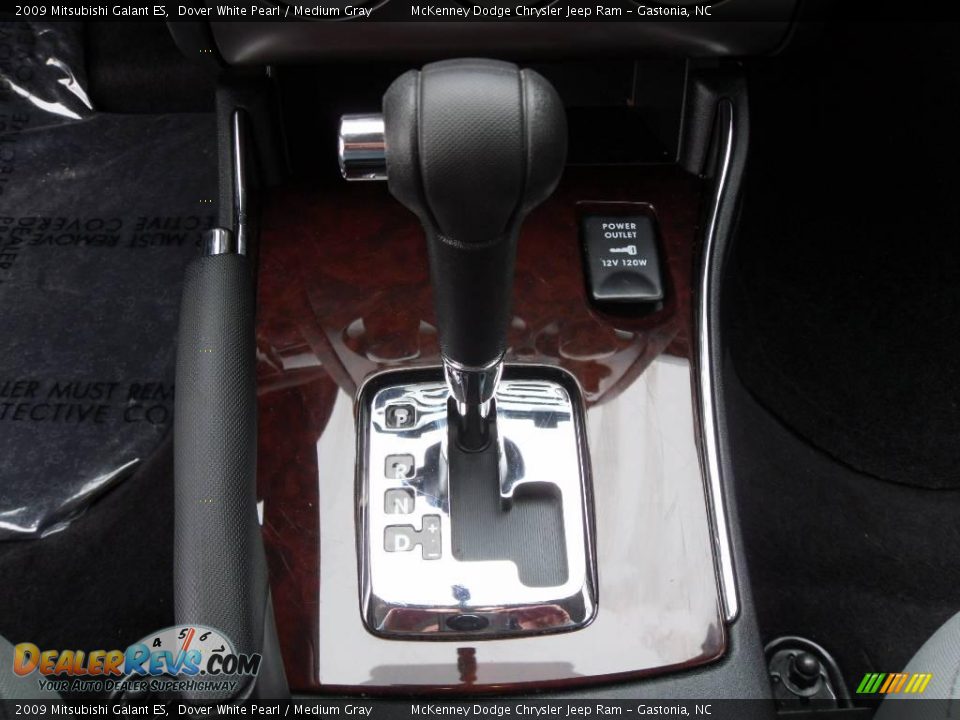 2009 Mitsubishi Galant ES Dover White Pearl / Medium Gray Photo #10