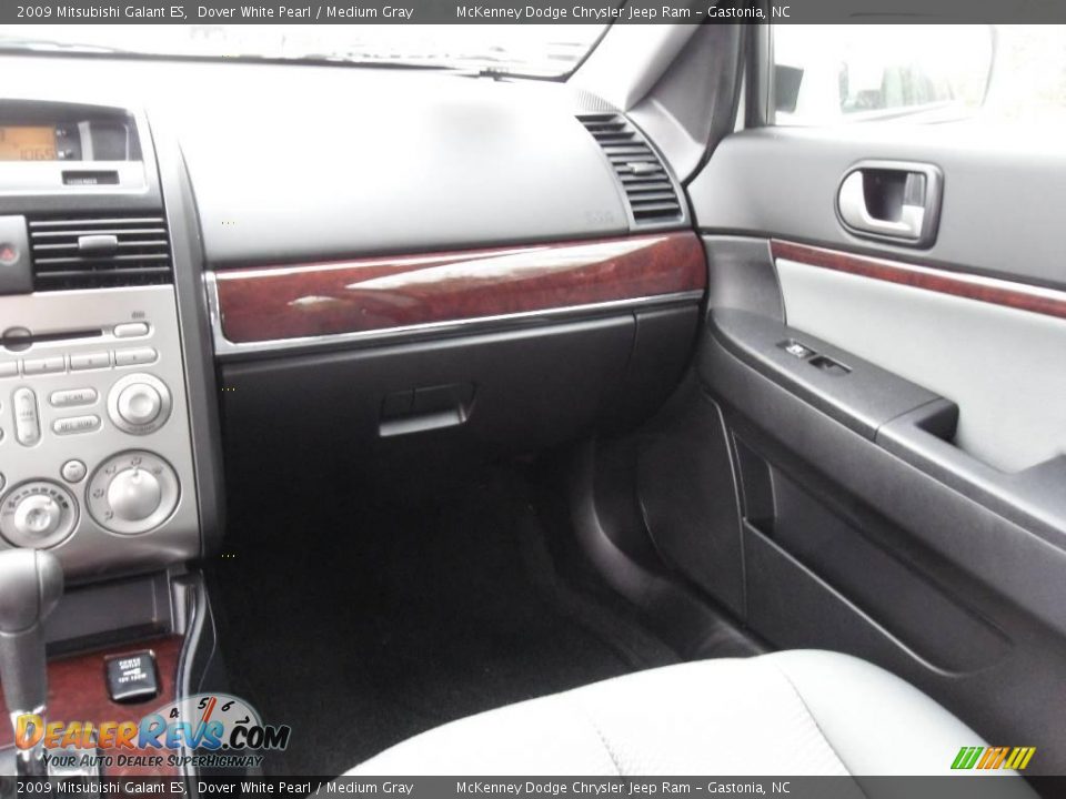 2009 Mitsubishi Galant ES Dover White Pearl / Medium Gray Photo #13