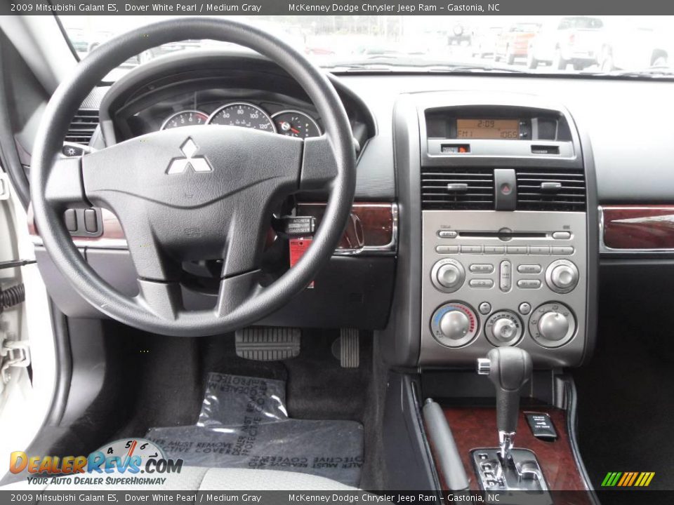 2009 Mitsubishi Galant ES Dover White Pearl / Medium Gray Photo #15