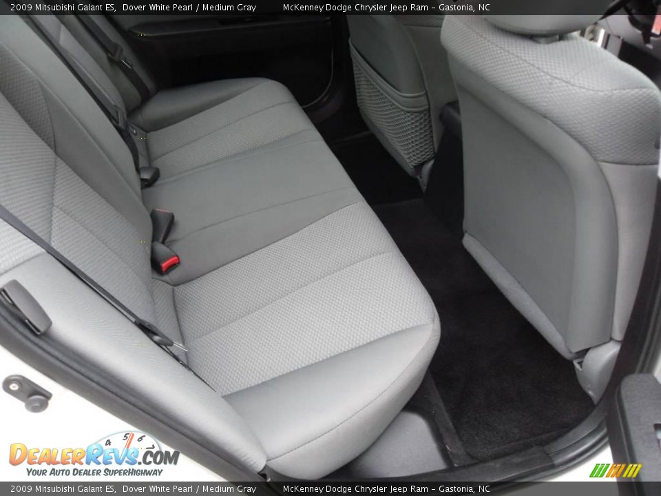 2009 Mitsubishi Galant ES Dover White Pearl / Medium Gray Photo #17