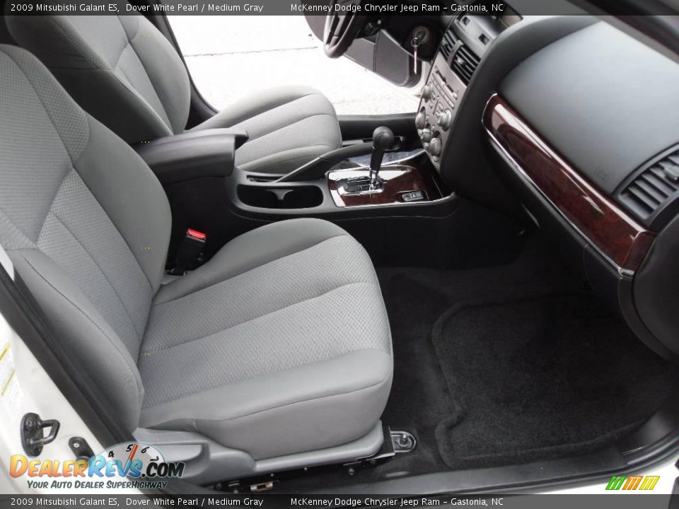 2009 Mitsubishi Galant ES Dover White Pearl / Medium Gray Photo #18
