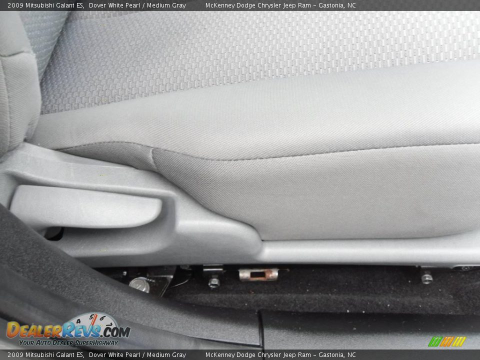 2009 Mitsubishi Galant ES Dover White Pearl / Medium Gray Photo #19